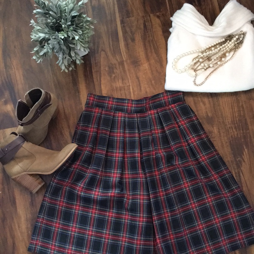 Vintage Red/Navy Plaid Highwaisted Coolock Shorts
